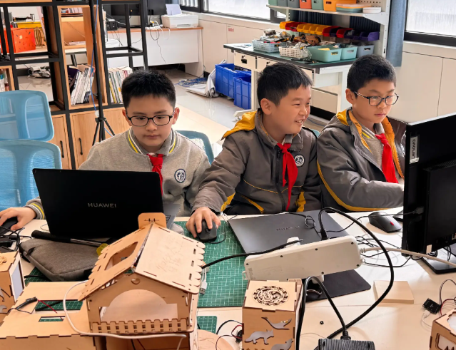 四个不同学科之间的层次关系实现真正意